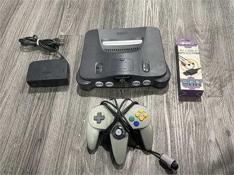 N64 - COMPLETE W/ CORDS & CONTROLLER