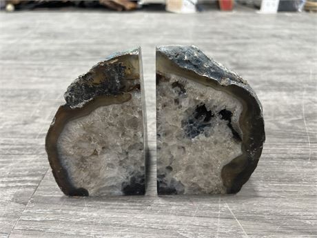 PAIR OF AGATE BOOK ENDS - 5”