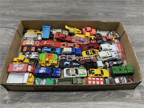 TRAY OF SMALL DIE CAST CARS