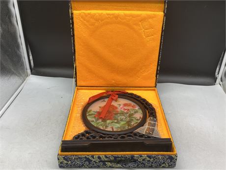 BOXED CHINESE DISPLAY PLATE