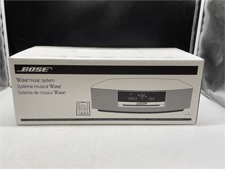 BOSE WAVE AWRCC1 WITH REMOTE IN BOX