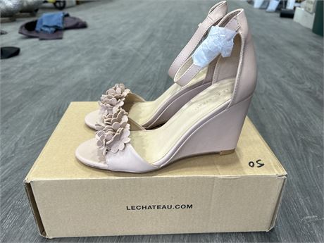 (NEW) WOMENS LE CHATEAU HEELS - SIZE 37 - RETAIL $49