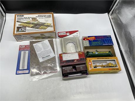 LOT OF MOSTLY NEW MINIATURE TRAIN ACCESSORIES
