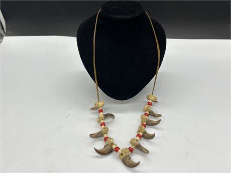 BEARCLAW NECKLACE