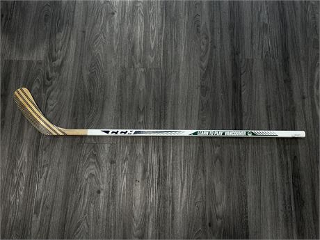 NEW YOUTH CCM VANCOUVER CANUCKS STICK