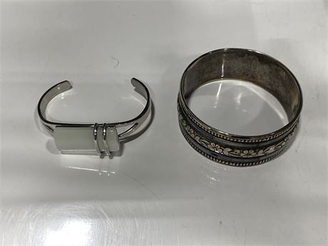 2 SILVER BANGLES UNMARKED