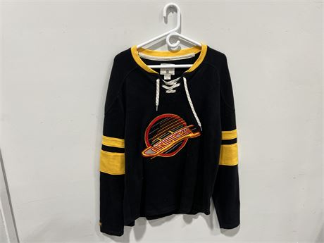 VINTAGE STYLE CANUCKS SWEATER SIZE M