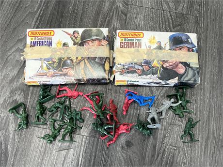 VINTAGE MATCHBOX COMBAT TROOP SETS IN BOX PLUS EXTRA TOY SOLDIERS