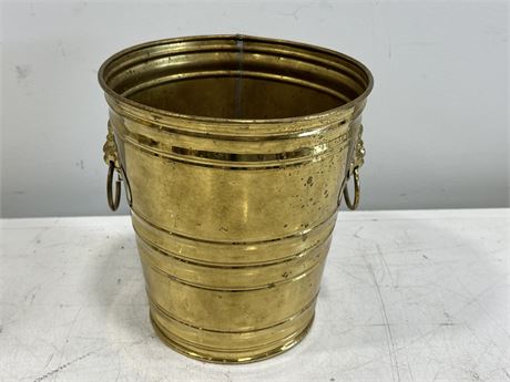 VINTAGE BRASS CHAMPAGNE ICE BUCKET MADE IN ENGLAND (8”X8.5”)