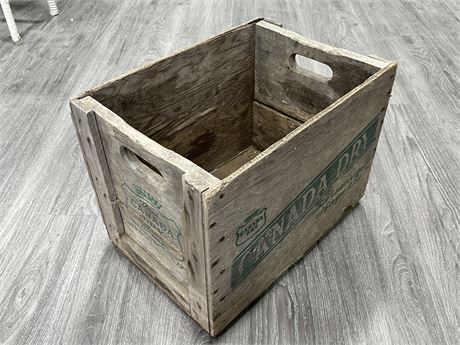 VINTAGE CANADA DRY WOOD CRATE (18”x12”)