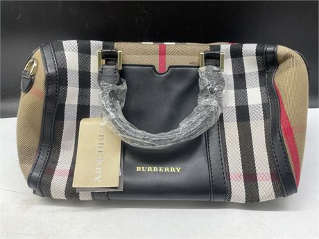 NEW WITH TAGS BURBERRY PURSE - UNAUTHENTIC
