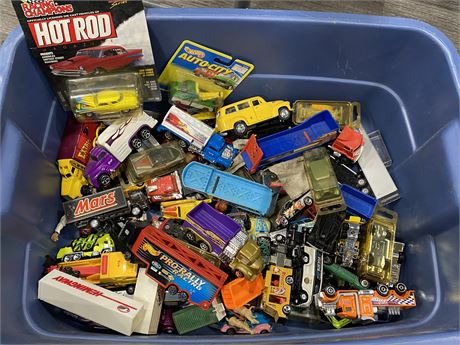 LOT OF HOTWHEELS & MISC. CAR COLLECTABLES