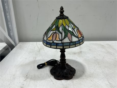 SMALL STAINED GLASS TABLE LAMP (13”)