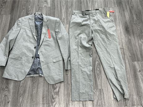 NEW WITH TAGS PERRY ELLIS SUIT