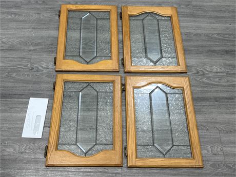 4 OAK / GLASS CABINET DOORS W/HARDWARE (15.5”x22”)