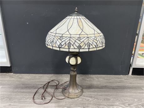 BEAUTIFUL TIFFANY STYLE LAMP - 25” TALL
