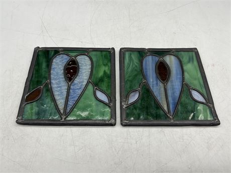 2 VINTAGE STAINED GLASS PIECES (5”x5”)