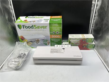 (NEW OPEN BOX) FOOD SAVER + 2 HEAT SEAL ROLLS