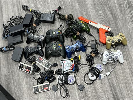 LOT OF VIDEO GAME CONTROLLERS / ETC - UNTESTED