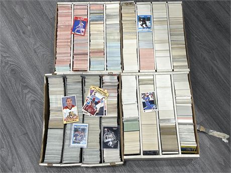 4 FLATS OF VINTAGE SPORTS CARDS
