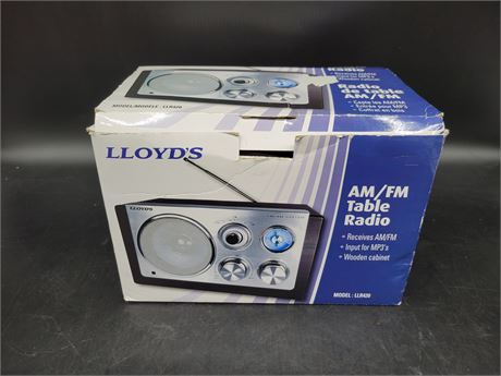 LLOYDS LLR420 AM/FM TABLE RADIO