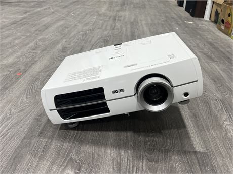 EPSON PROJECTOR - UNTESTED
