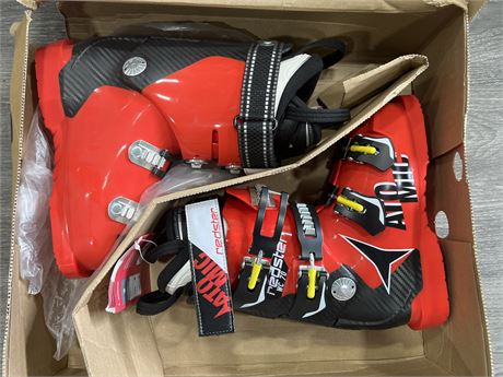NEW ATOMIC REDSTER WORLD CUP 70 SKI BOOTS - SIZE 4.5