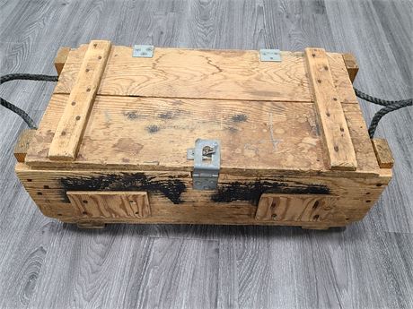 BENNET BOX AND PALLET AMMUNITION BOX (26"x14"dm)