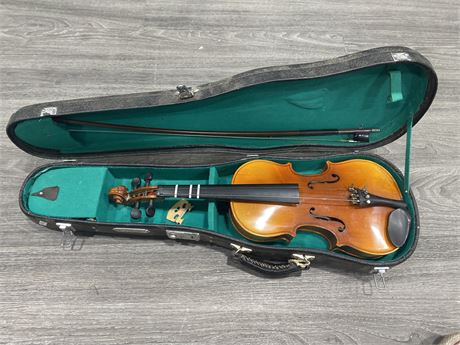 VIOLIN W/CASE (NEEDS NEW STRINGS)
