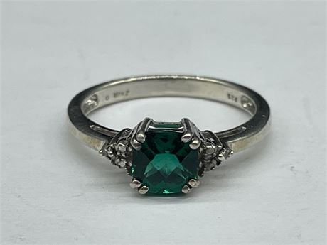 925 JWBR VINTAGE EMERALD RING - EMERALD QUE WITH TINY SIDE DIAMONDS RING SZ. 7