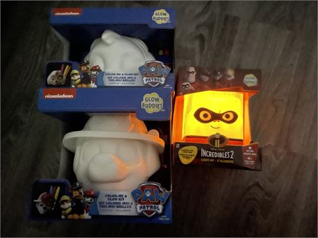 3 NEW GLOW BUDDIES (2 PAW PATROLS LIGHT UP ONCE OPENED / INCREDIBLES)