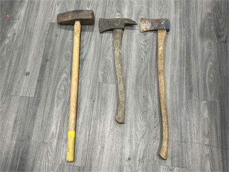 3 VINTAGE TOOLS - AXES & HAMMER