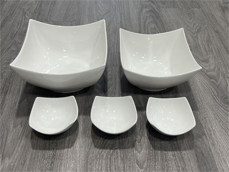 5 BOWRING BOWLS (Largest is 9.5” wide)
