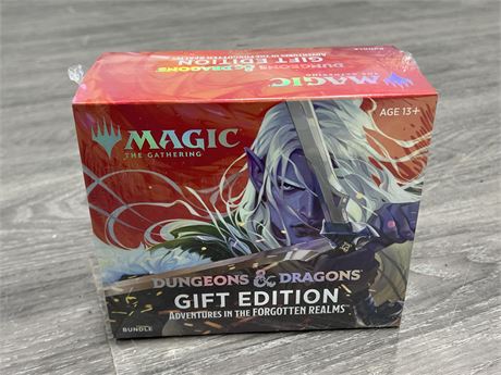 SEALED MAGIC THE GATHERING DUNGEONS & DRAGONS COLLECTOR BUNDLE 10 BOOSTERS, ECT
