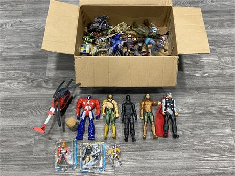 LOT OF ACTION FIGURES / TOYS