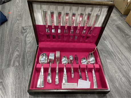 52 PIECE SILVER PLATED ONEIDA LIMITED NON TARNISH