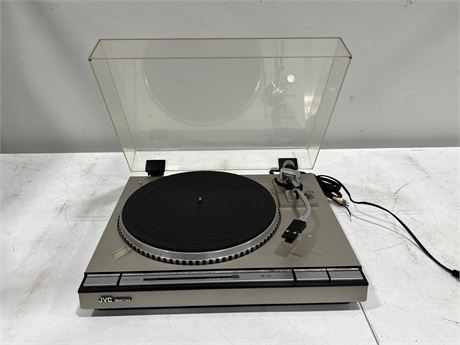 JVC MODEL QL-A5 TURNTABLE - POWERS UP