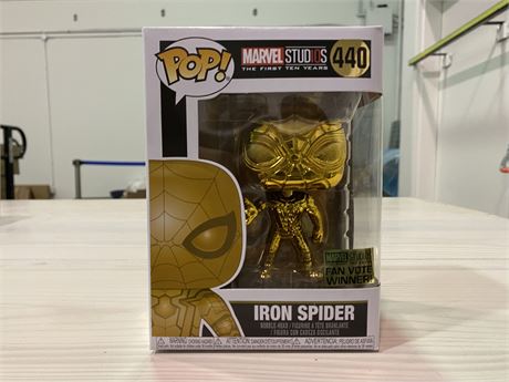 (NEW) GOLD IRON SPIDER MAN (BOBBLE-HEAD)
