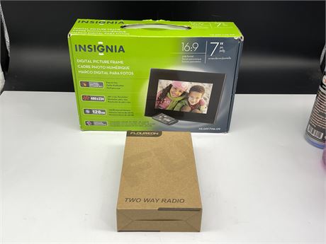 INSIGNIA DIGITAL PICTURE FRAME + NEW FLOURCAN 2 WAY RADIO
