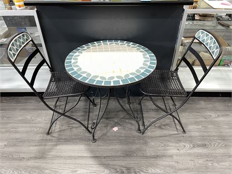 MOZAIL TABLE AND CHAIRS 28”x28”