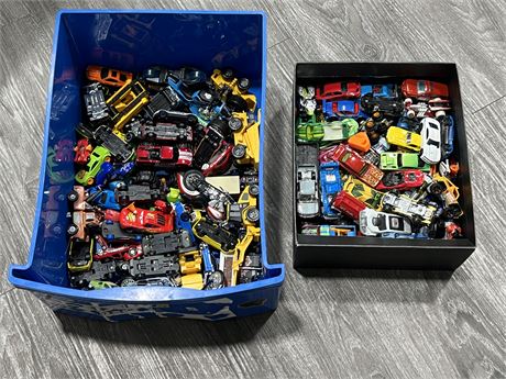LARGE LOT OF HOTWHEELS / DIECAST CARS