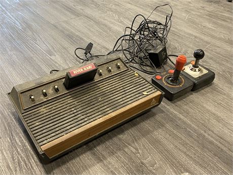 VINTAGE ATARI VIDEO GAME SYSTEM AS IS — UNTESTED