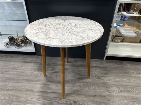 32” ROUND TABLE - FAUX MARBLE