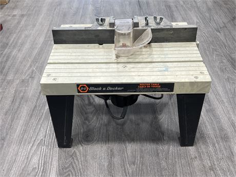 BLACK & DECKER ROUTER TABLE (18” wide, works)