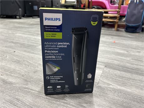 NEW IN BOX PHILLIPS SERIES 5000 BEARD TRIMMER