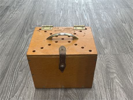 VINTAGE PIGEON CARRIER BOX - 8”x6”x6”