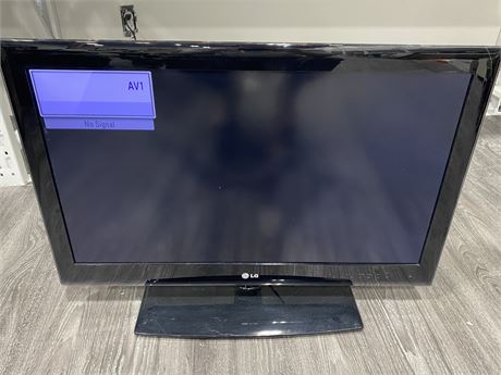 32” LG TV (Works, no remote)