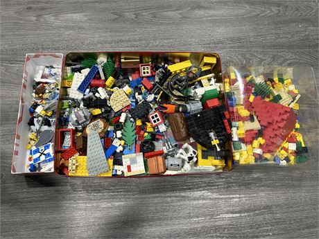 MISC. LEGO & MINIFIGURES LOT
