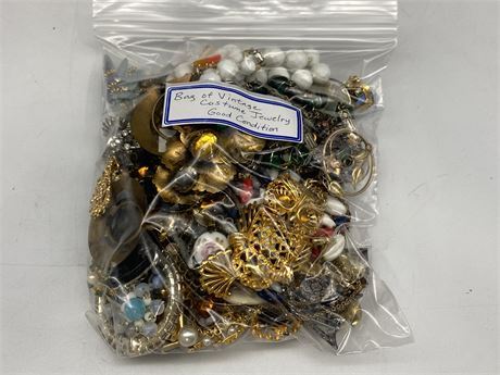 BAG OF VINTAGE COSTUME JEWELRY- GOOD CONDITION