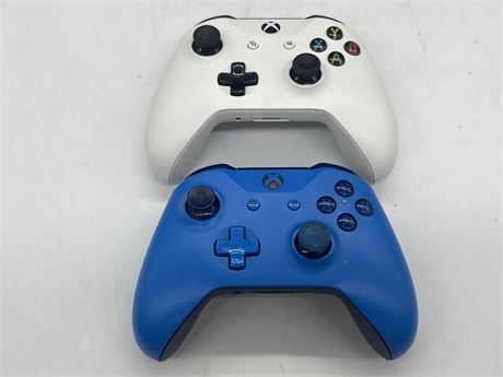 2 XBOX ONE WIRELESS CONTROLLERS - UNTESTED